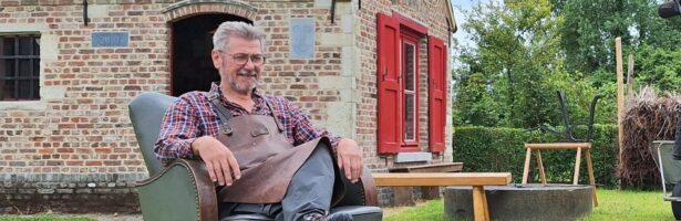 De eerste ‘Erfgoedstoel’ stond in Oelegem